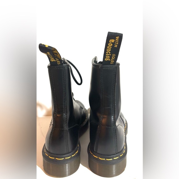 Dr. Martens unisex smooth Black Leather Lace-Up Boots size US 8 - Picture 8 of 8